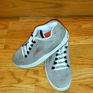 Vans size 9 leather skateboard shoe